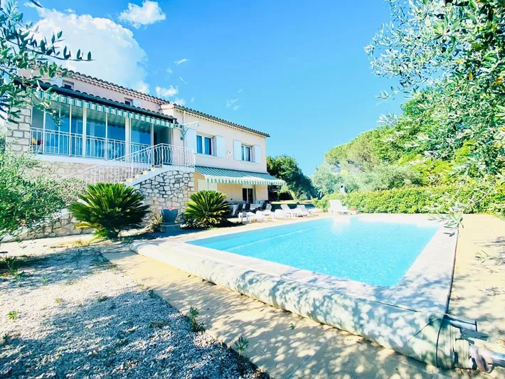 Casa de vacaciones para 12 personas, con jardín además de vistas y piscina - 1