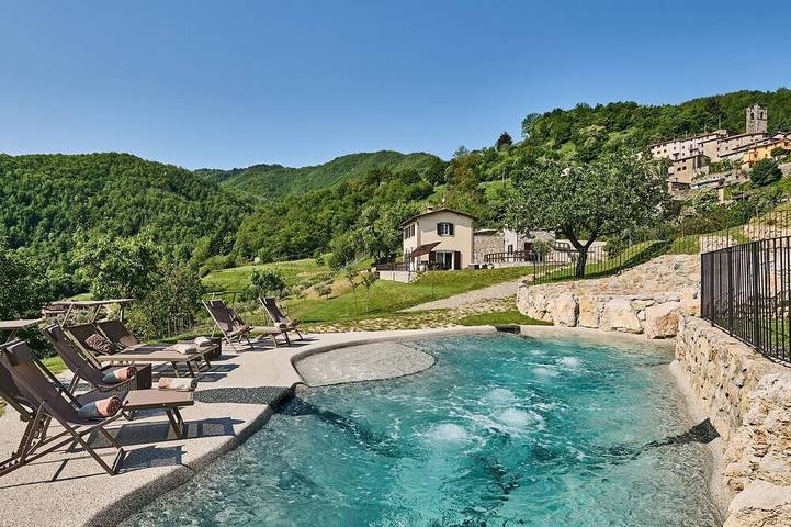 Ferienhaus für 8 Personen, mit Terrasse und Garten in Molazzana
