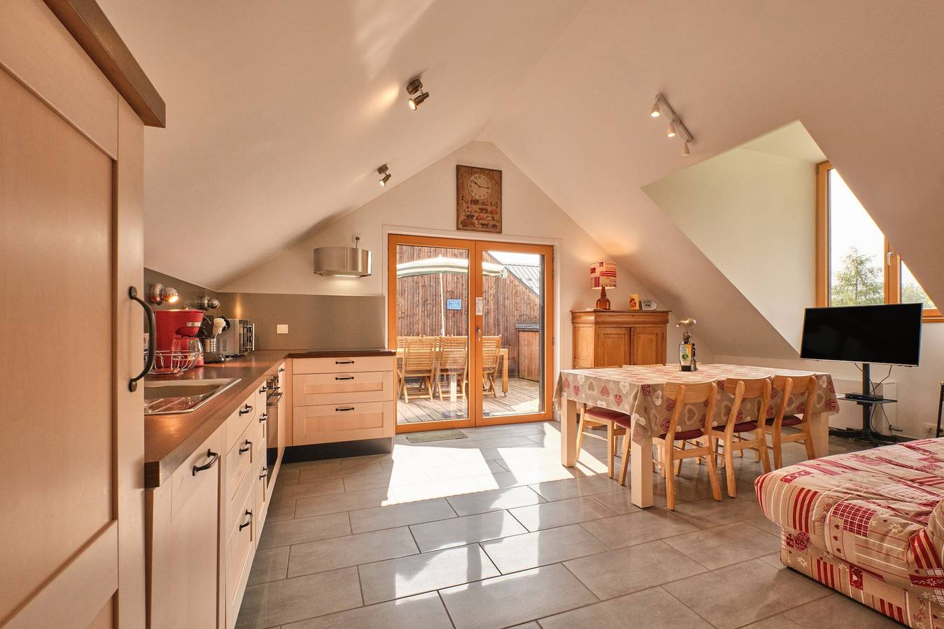 Appartement entier, Appartement "Solarlu" avec vue sur les montagnes, terrasse privée et Wi-Fi in Le Bourg-d'Oisans, Parc national des Écrins