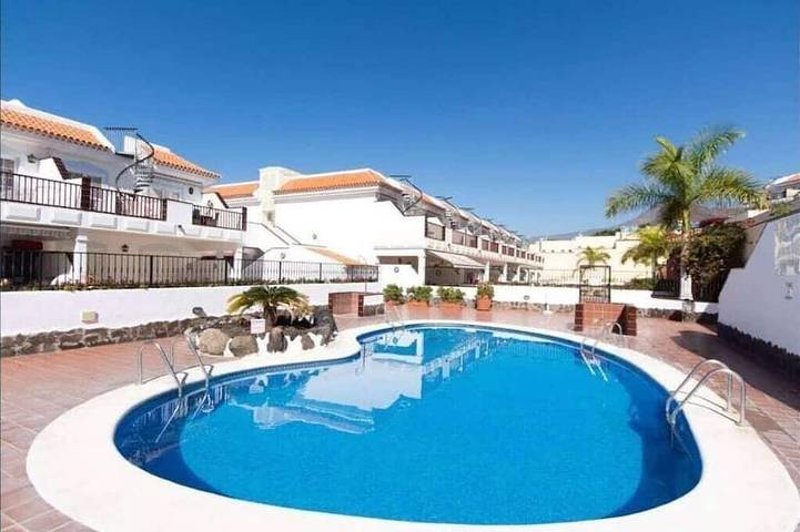 Ferienwohnung für 3 Personen, mit Terrasse und Pool sowie Garten - 1