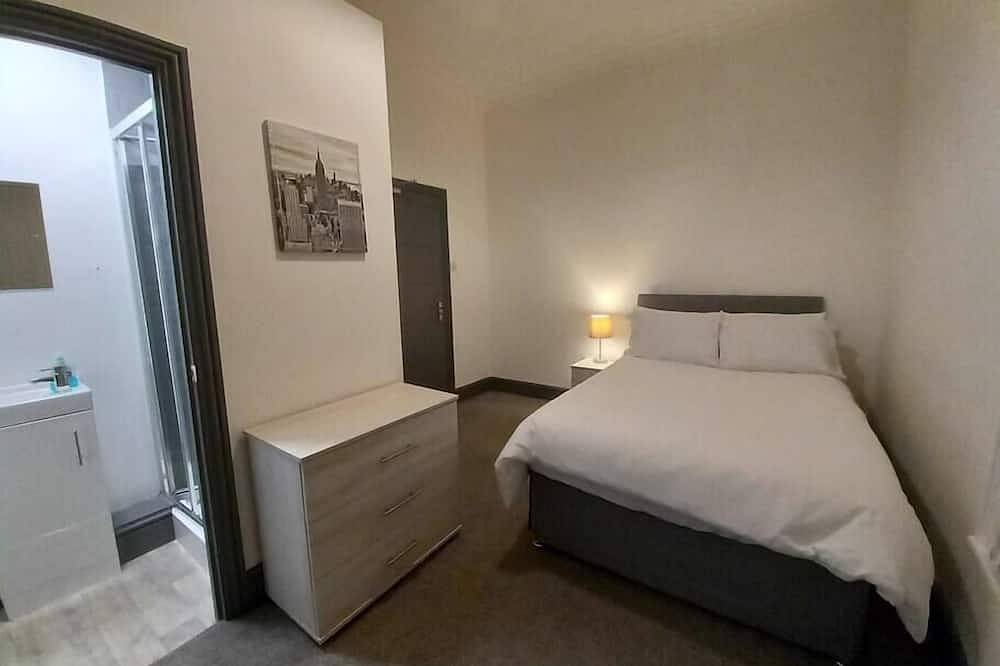 Stunning 4 Br Hanley House in Stoke-on-Trent, Midlands