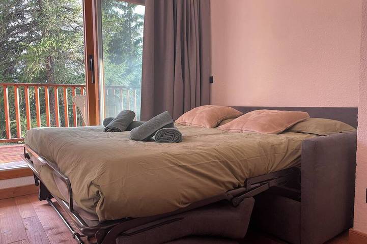 Ganze Wohnung, San Sicario Alto, Renovated Two-Bedroom Apartment, Ski-In/Ski-Out, Wi-Fi, View of the Alps in Cesana Torinese, Via Lattea