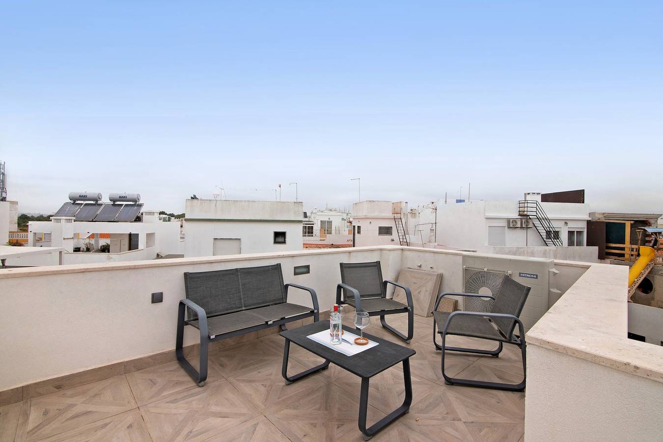 Villa Alvor Rooftop mit Meerblick, Wlan und Klimaanlage in Alvor, Faro Distrikt