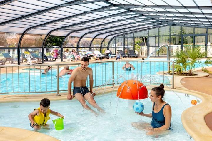 Camping pour 4 personnes, avec bassin pour enfant à Fouesnant