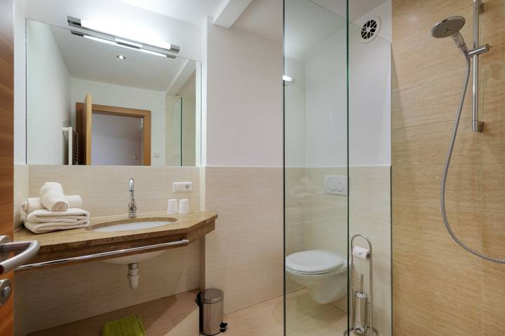 Entire apartment, Apartment 'Ausserglieshof Wohnung Portles' with Mountain View, Shared Garden and Wi-Fi in Mals, Saldurkamm