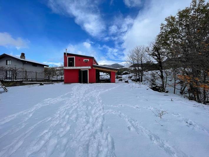 Chalet per 7 persone, con panorama e giardino nonché balcone e sauna sull' Etna