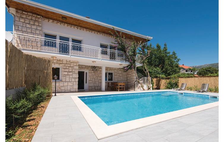 Cozy Apartment with Pool & Terrace, 300m from Plaža Trstenica Beach in Orebic, Dubrovnik-Neretva