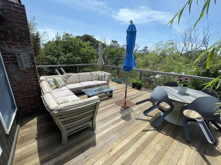 Vacation rental for 6 people, with hot tub and yard in Fire Island