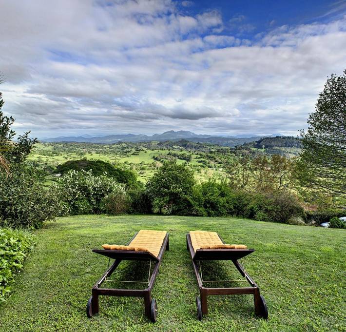 Casa rural para 2 personas, con Jacuzzi y Terraza además de Jardín y Vistas en Siero