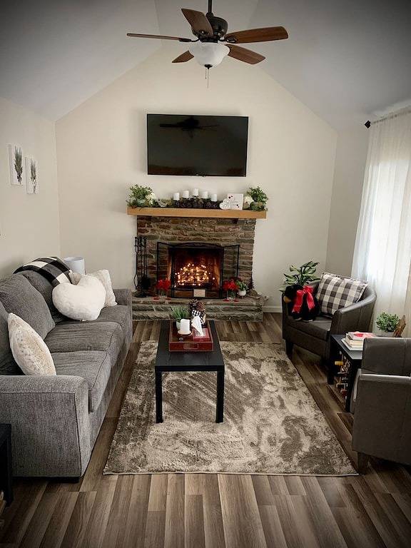 Peaceful Seasonal Wooded Nature Cottage close to everything in Lake Wallenpaupack