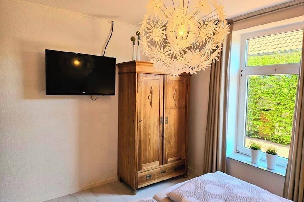 Urlaub am Teich mit Whirlpool: Zwei Ferienhäuser mit Garten für 8 Personen in Geeste, Hasetal