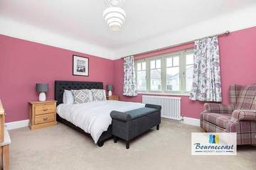 Holiday Home for 10 People in Boscombe, Christchurch, Photo 3