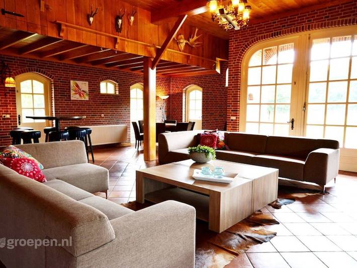 Ferienhaus für 16 Personen, mit Garten und Whirlpool sowie Sauna und Terrasse, kinderfreundlich