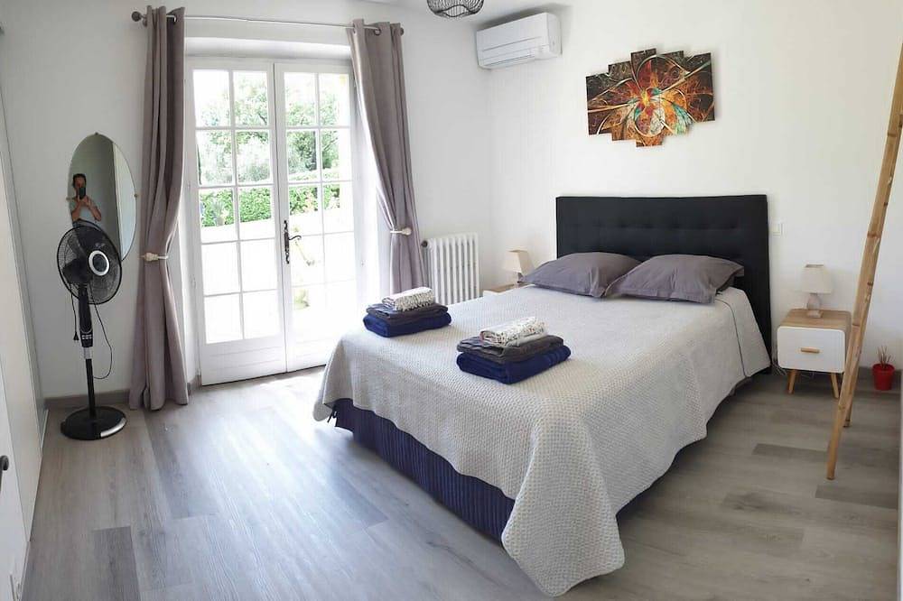 Independent Villa with Large Pool and Summer Kitchen in Châteauneuf-Grasse, Cannes region