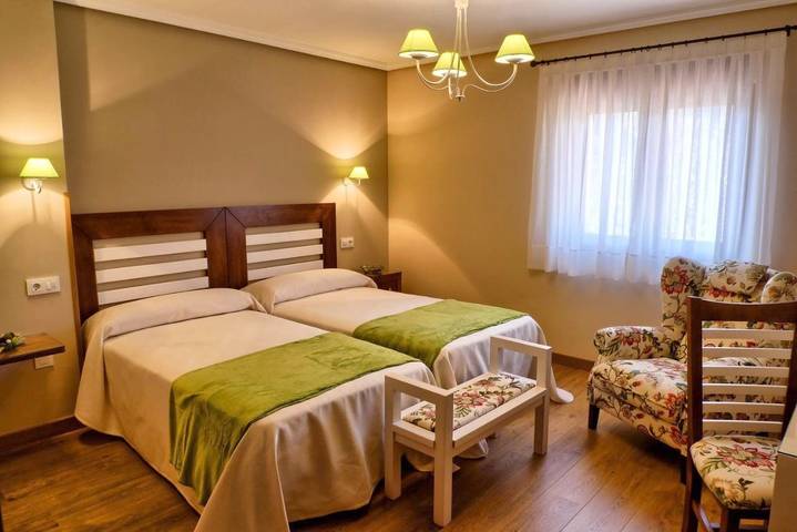 Maison d’hôte pour 3 personnes, avec terrasse ainsi que piscine et vue, adapté aux familles dans Cantabrie - 2