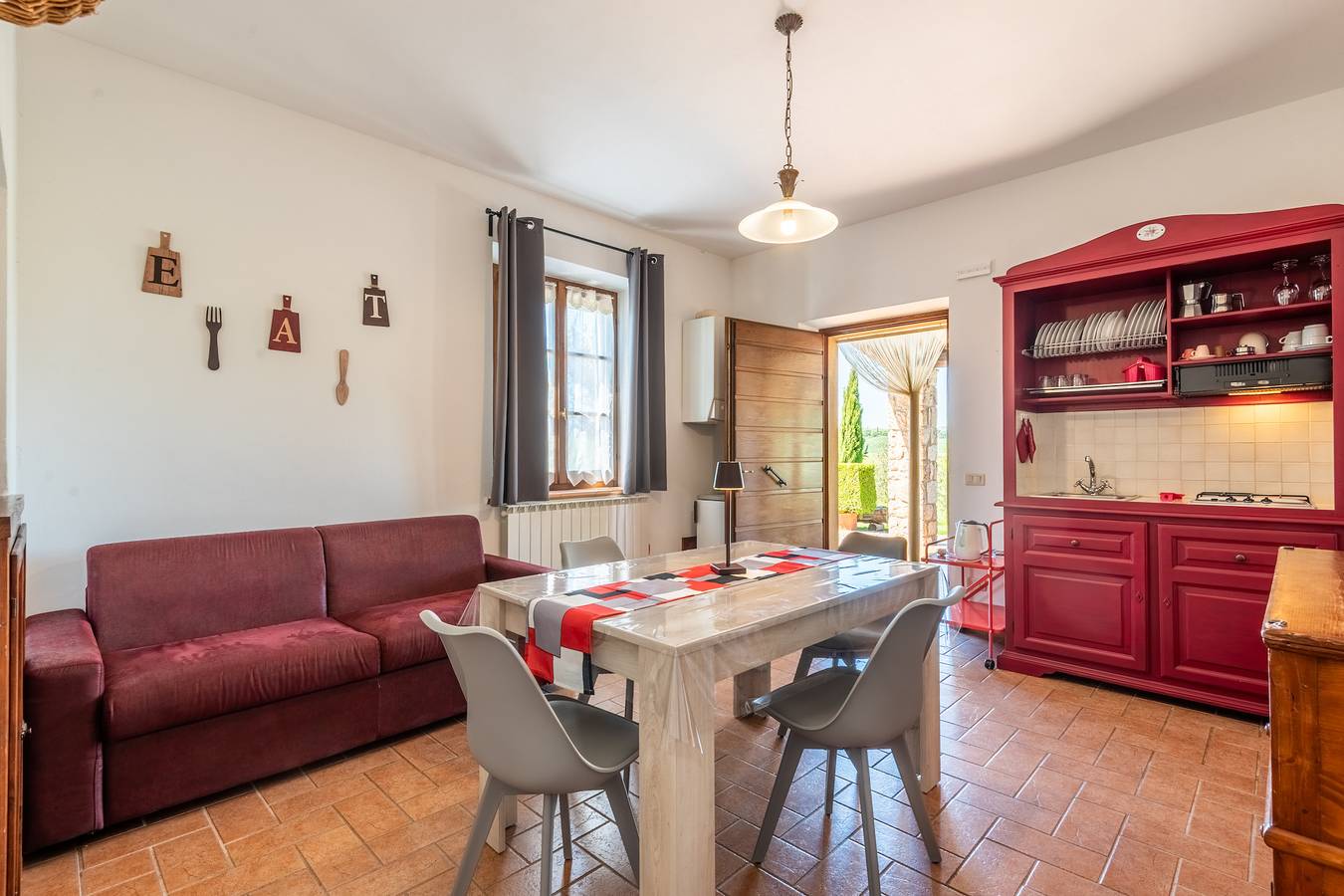 Entire apartment, Apartment 'Il Crivello' with Shared Pool, Wi-Fi and Air Conditioning in Gallina, Castiglione d'Orcia region