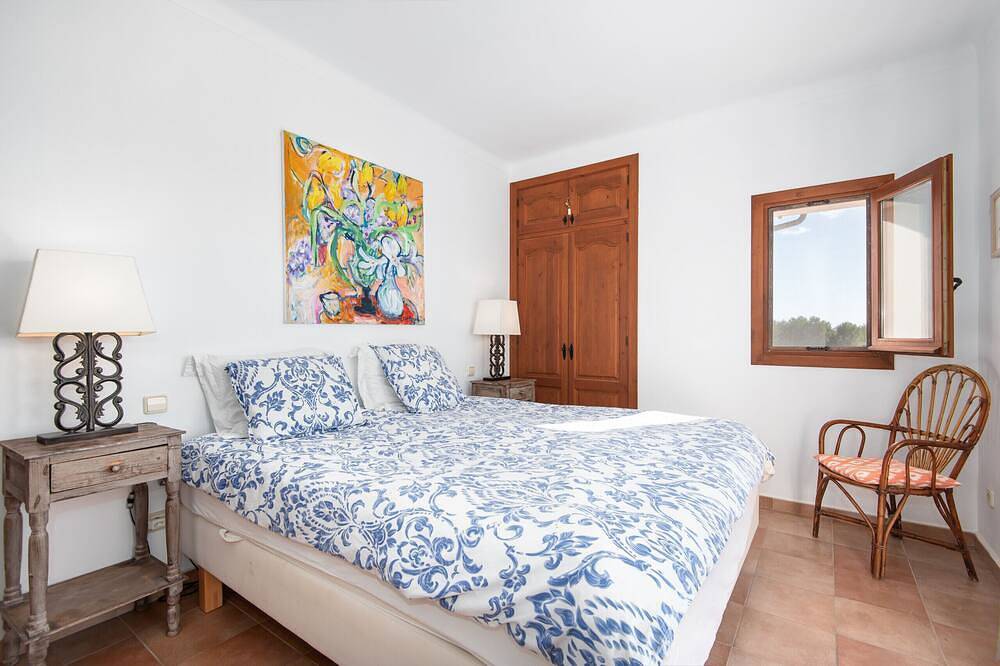 Sunny Oasis in Es Llombards: Pool, A/C & Pizza Oven (10p) in Es Llombards, Santanyí