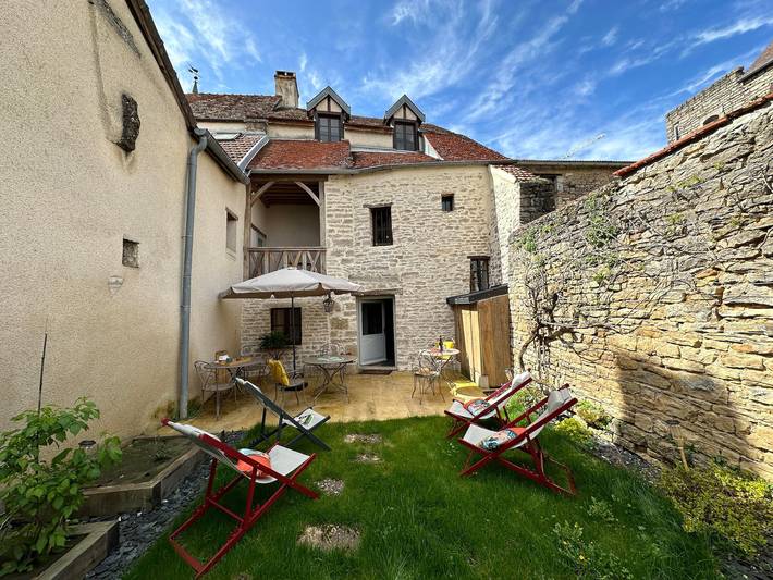 Charmante mittelalterliche Unterkunft mit Haustieren erlaubt in Châteauneuf (Côte-d'Or), Beaune und Umgebung