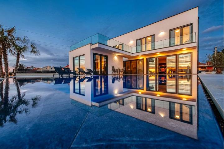 Ferienhaus für 8 Personen, mit Pool und Garten sowie Ausblick