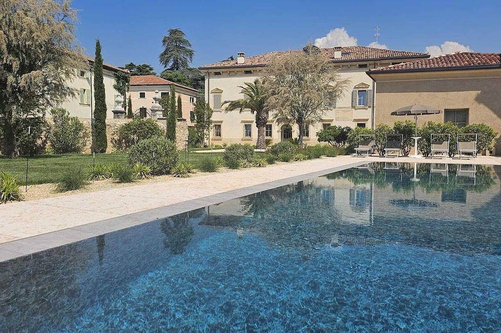 Appartamento intero, Splendida Villa Veneta ai piedi delle colline e immersa in un parco con piscina in Tregnago, Provincia di Verona