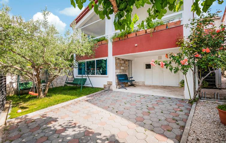 Ferienhaus für 6 Personen, mit Pool und Garten sowie Terrasse - 1