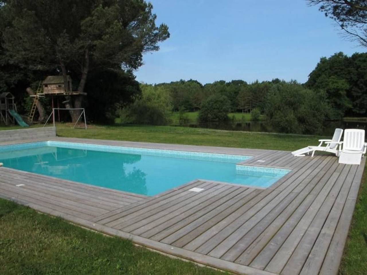 Gîte confortable avec jardin et piscine commune in Port-Saint-Père, Région de Nantes