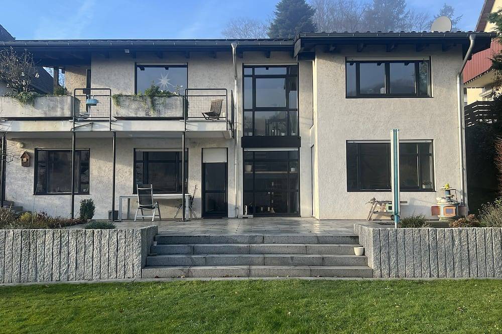 Helles Designhaus mit Talblick und Glasfaser, Freibad 300m, 4km zur A2/Rehren in Hessisch Oldendorf, Weserbergland