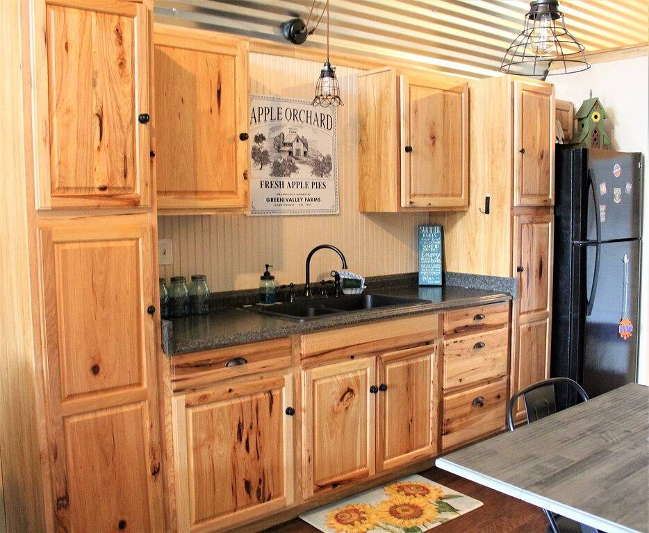 Little Frio Cabin - Cozy Log Cabin in Uvalde County