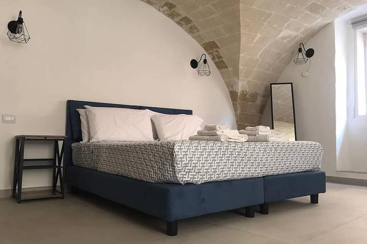Apartamento entero, "Tramontana" Apartment with a whirlpool shower in the bedroom in Taranto, Golfo de Tarento