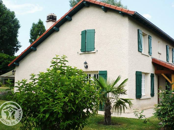 Gîte pour 6 personnes, avec Terrasse et Jardin à Renaison