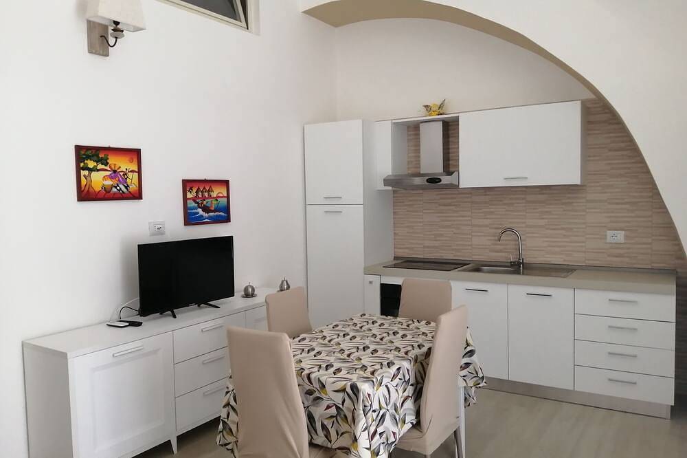 Home Astrologer's Tower in Manfredonia, Gargano