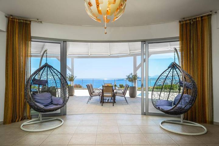 Ferienhaus für 12 Personen, mit Balkon und Whirlpool sowie Terrasse und Garten in Koskinou - 2