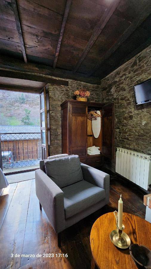 Apartamento entero, One-Bedroom Apartment in Limés, Cangas del Narcea