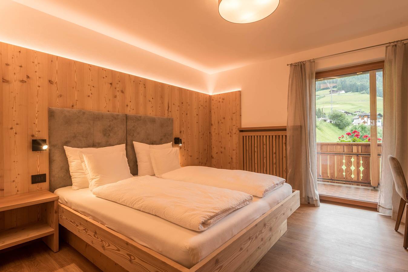 Ganze Wohnung, Einzimmerapartment "Mirko" mit Balkon, Bergblick, Garten & Wlan in St. Christina in Gröden, Dolomiti Superski