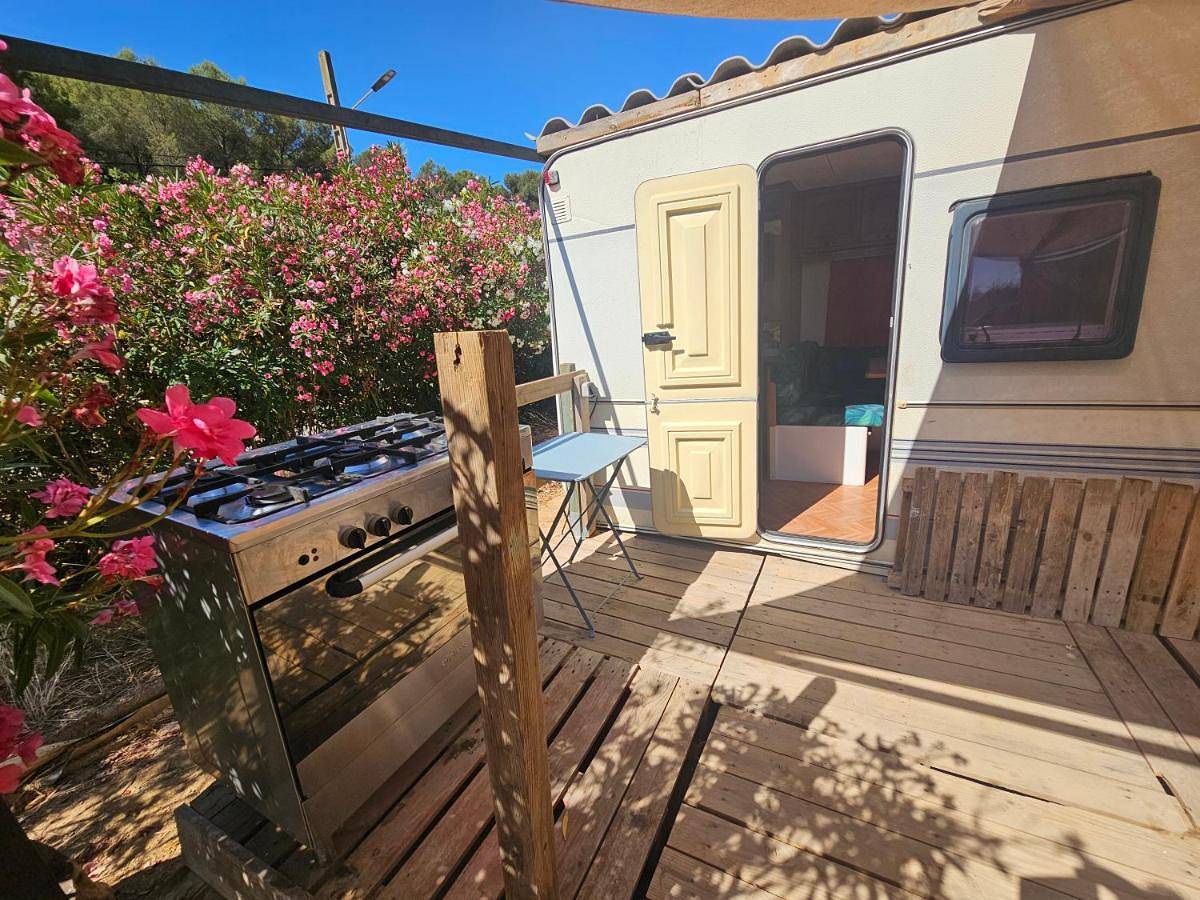 Caravane et jardin in Carqueiranne, Côte méditerranéenne (France)