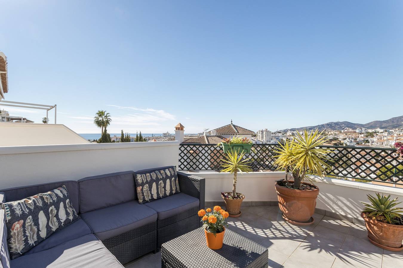 Apartamento entero, Apartamento acogedor, 2 grandes terrazas, vistas impresionantes y piscina in Playa de Burriana, Nerja
