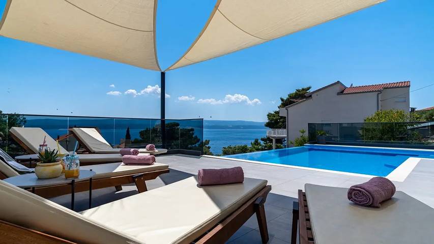 Villa pour 8 personnes, avec terrasse et piscine à Mimice