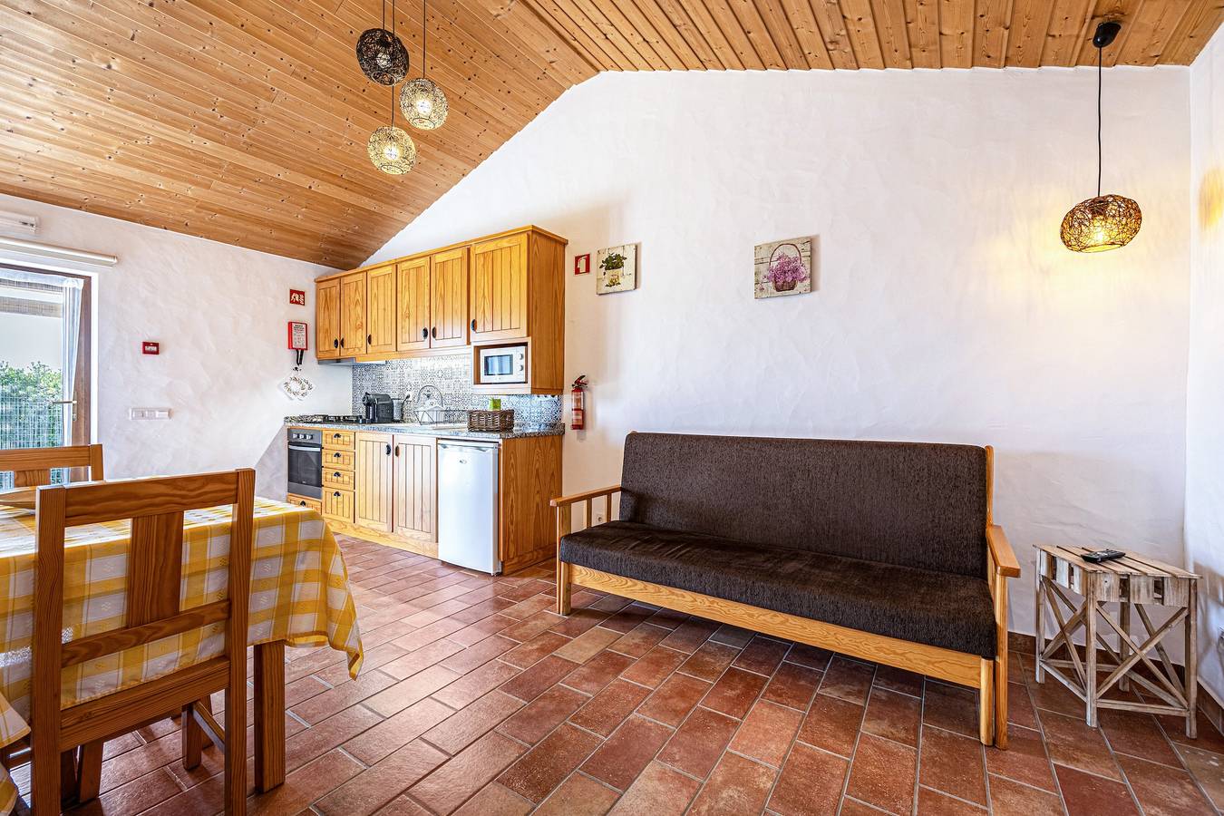 Casa de Férias Monte do Tanoeiro - Casa Nova com Wi-Fi & Garden in Rogil, Distrito de Faro