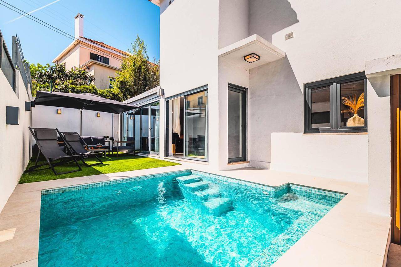 Heated Pool & Sauna Bliss - Luxury 4Br Villa in Lisboa, Costa de Lisboa