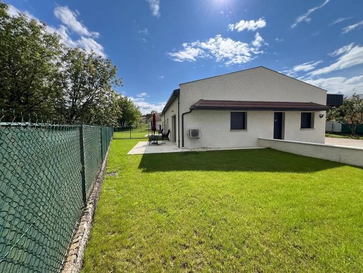 Location de vacances pour 6 personnes, avec jardin à Vézeronce-Curtin - 2