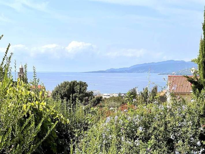 Location de vacances pour 8 personnes, avec jardin, adapté aux familles à Propriano