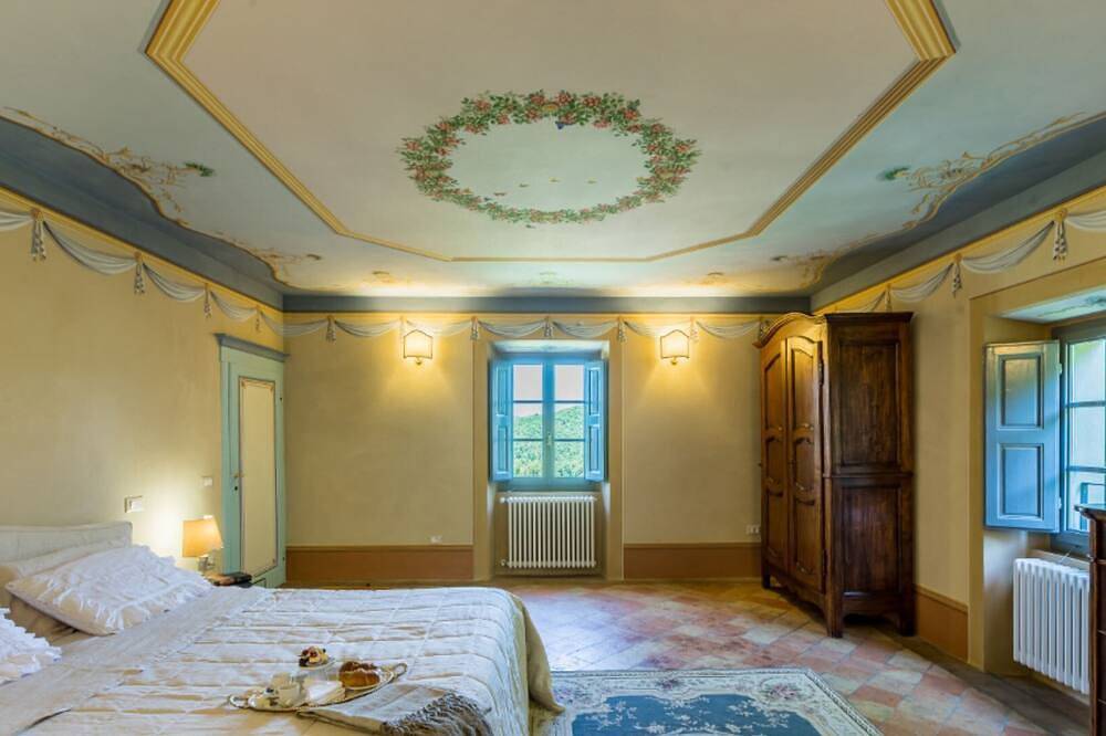Splendid Villa for 12. Pool, outdoor Jacuzzi 25-hectare Park, Hunting, Fishing in Monterchi, Valtiberina