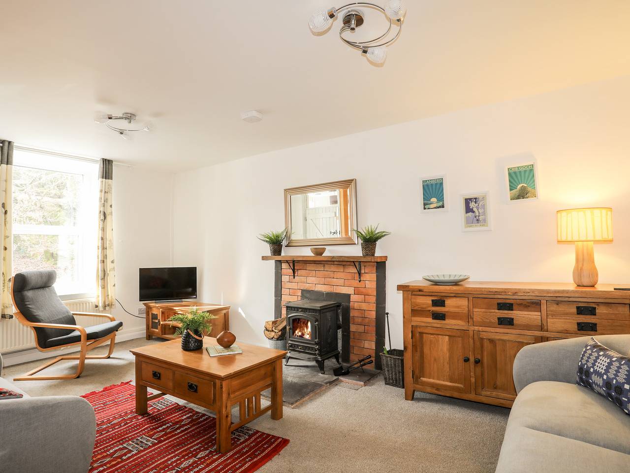 9 Ty Du Road in Llanberis, Llyn Padarn