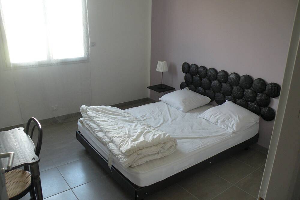 Villa for 10 people with pool and jacuzzi in Saint-Privat-des-Vieux, Cévennes