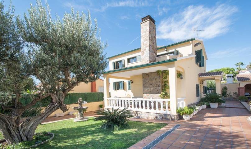 Villa pour 10 personnes, avec piscine ainsi que terrasse et jardin à Calafell - 2