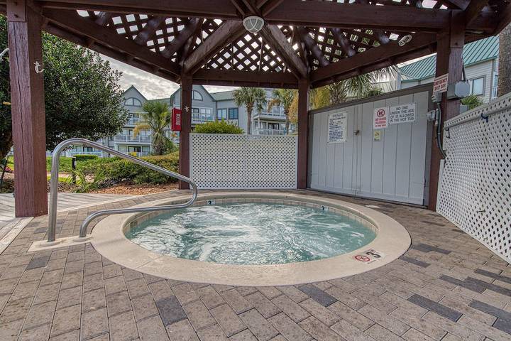 Vacation apartment for 6 people, with hot tub and balcony as well as pool and sauna in Alabama