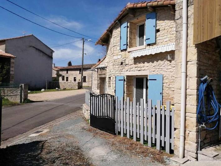 Location de vacances pour 6 personnes, avec Terrasse et Jardin à Pamproux - 2