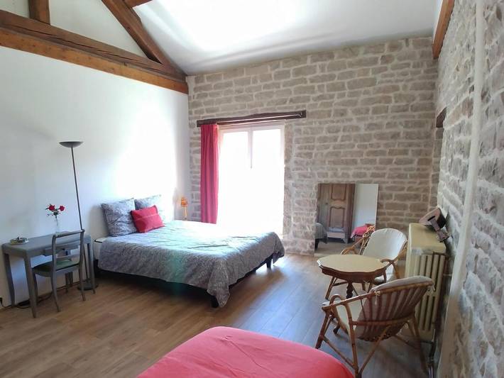 B&b voor 4 personen, with Terras and Tuin as well as Uitzicht in Dijon