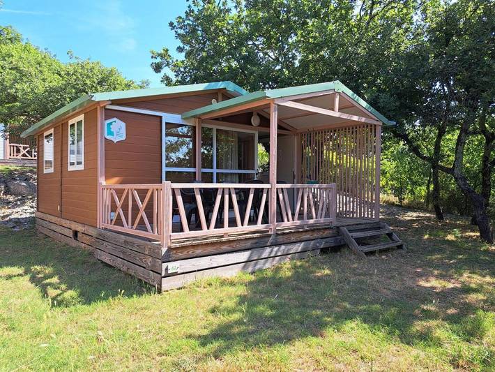 Camping pour 5 personnes, avec terrasse ainsi que piscine et vue, animaux acceptés