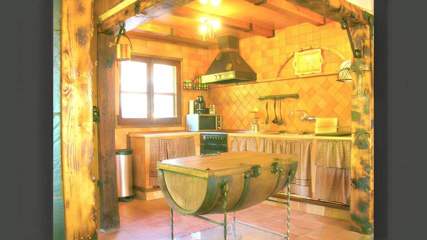 Chalet para 18 personas, con jardín además de terraza y piscina, Se admiten mascotas en Provincia de Huesca - 2